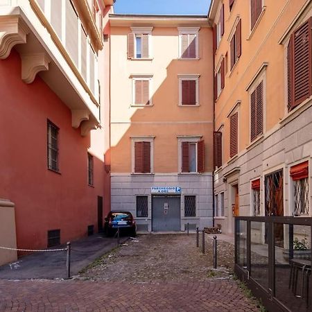 Ferienwohnung Ground Floor Luxe Historic Studio City Centre Bologna Exterior foto