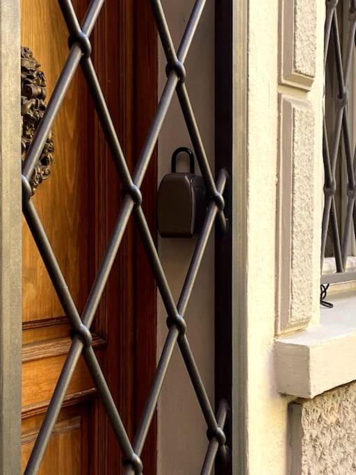 Ferienwohnung Ground Floor Luxe Historic Studio City Centre Bologna Exterior foto
