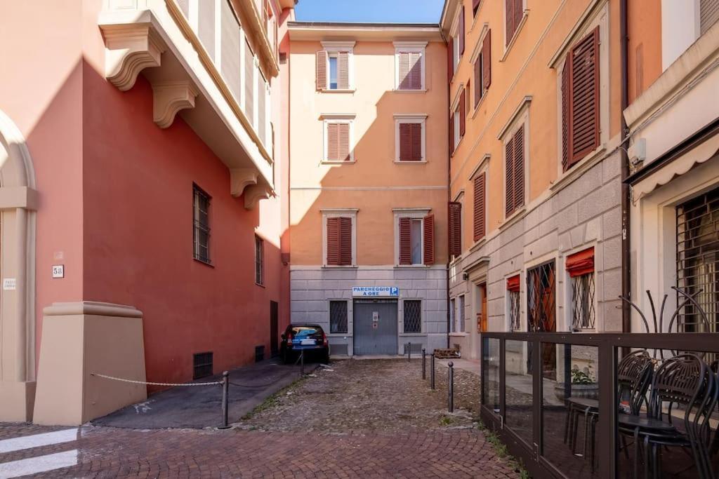 Ferienwohnung Ground Floor Luxe Historic Studio City Centre Bologna Exterior foto