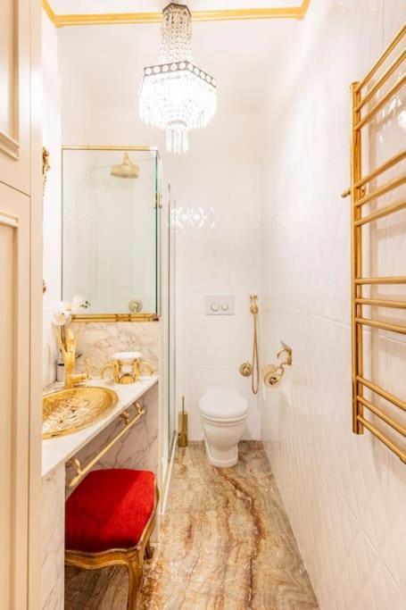 Ferienwohnung Ground Floor Luxe Historic Studio City Centre Bologna Exterior foto