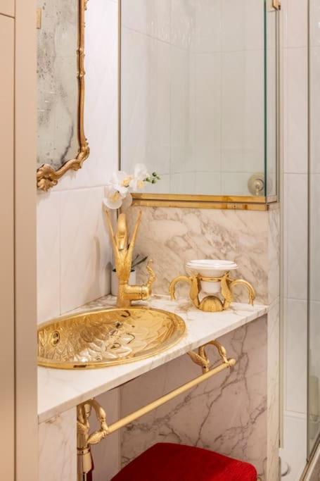 Ferienwohnung Ground Floor Luxe Historic Studio City Centre Bologna Exterior foto