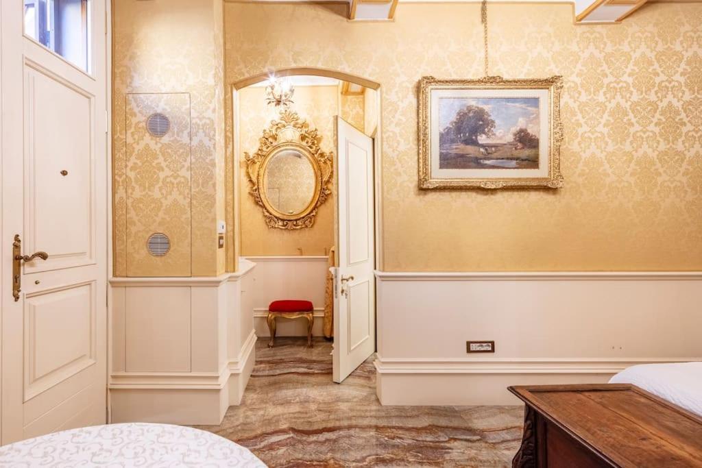 Ferienwohnung Ground Floor Luxe Historic Studio City Centre Bologna Exterior foto